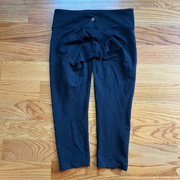 Lululemon black crop leggings size 6 - Picture 2 of 4